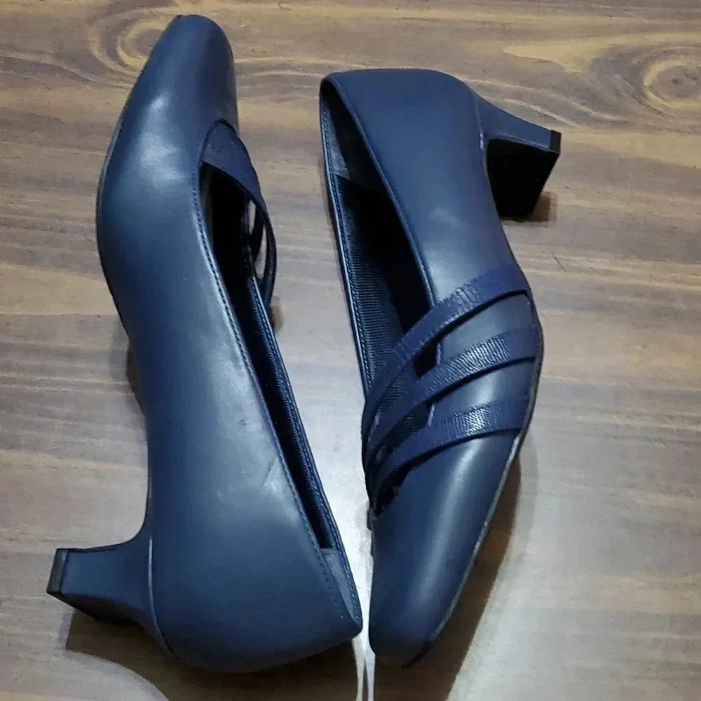 EASY STREET HEELS - Picture 3 of 8
